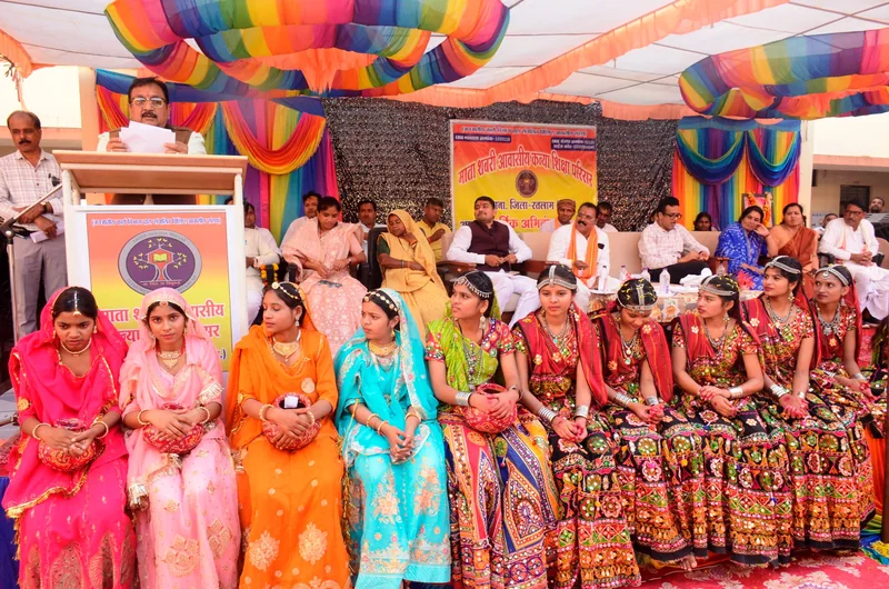 एक माह में कंप्यूटर, संगीत, खेल एवं क्राफ्ट शिक्षकों की होगी व्यवस्था: प्रभारी मंत्री डॉ. शाह
