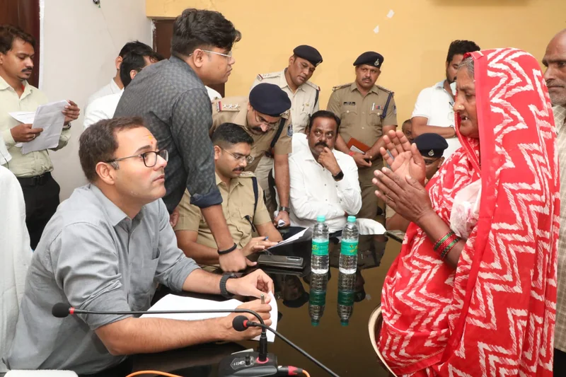विशेष आधार शिविरों में होगा विद्यार्थियों का अनिवार्य बायोमैट्रिक अपडेट कलेक्टर श्री तिवारी ने दिये 5 एवं 15…